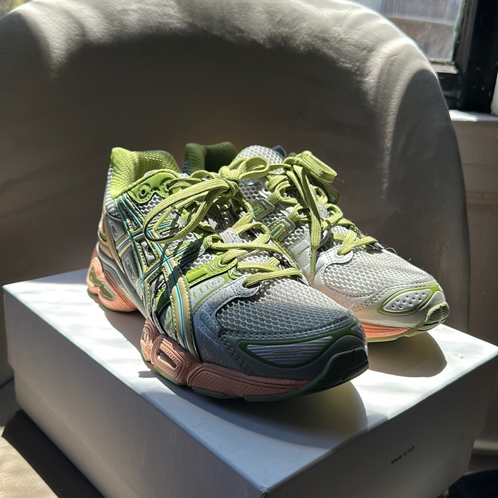asics UB3-S Gel-Nimbus 9 Abbey Stone/Champagne